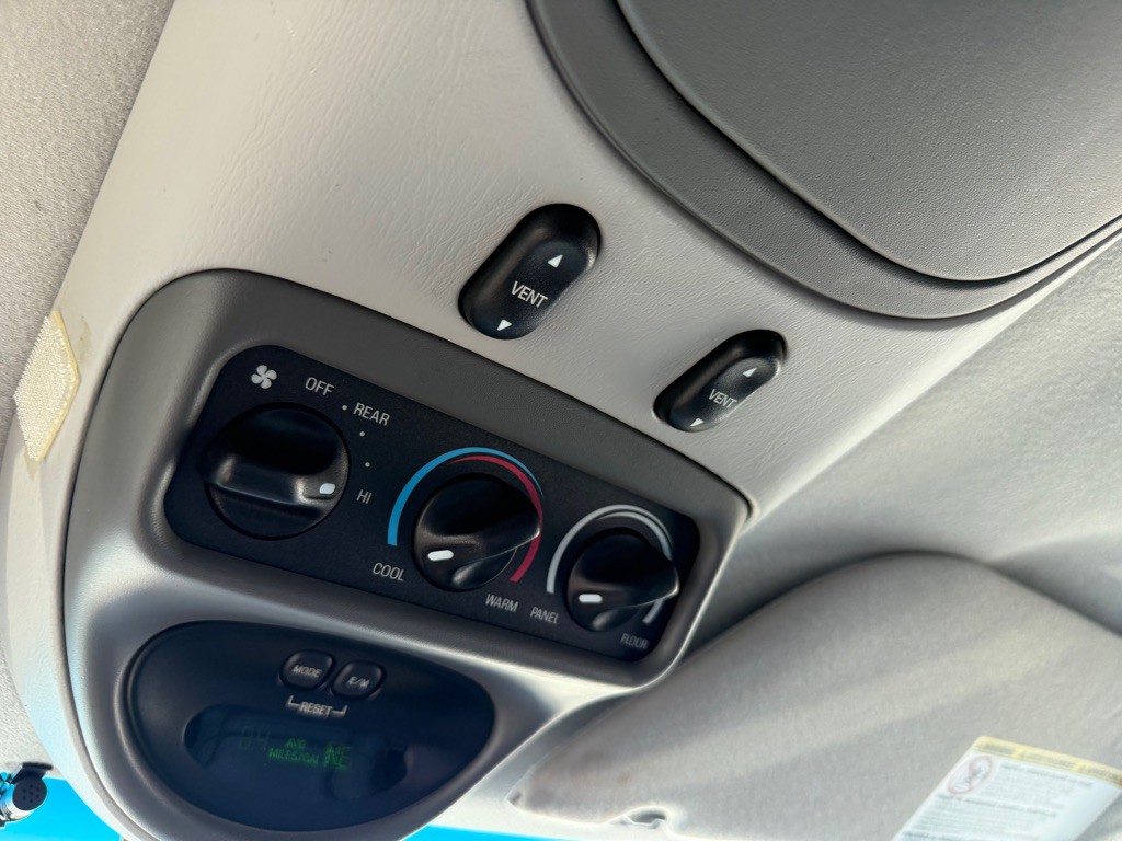 2005 Ford Excursion Image 35