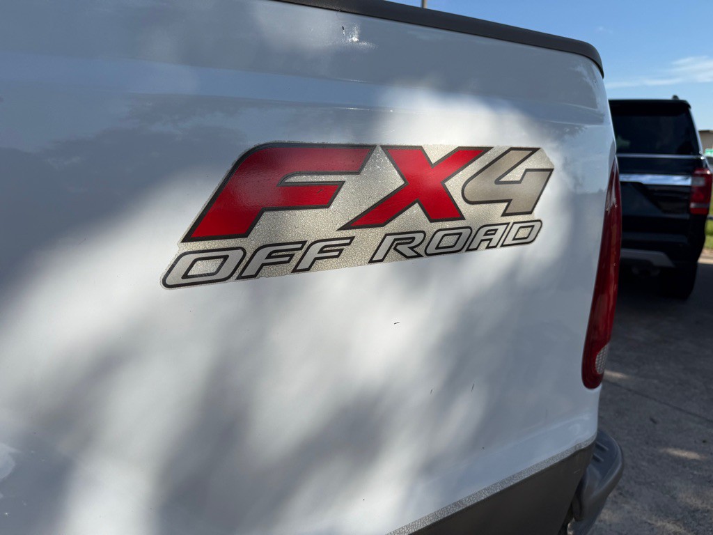 2003 Ford F-250 Image 12