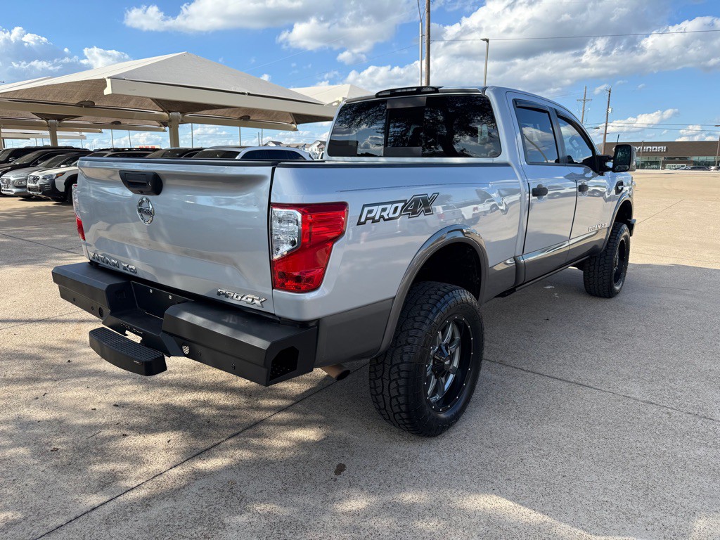 2016 Nissan Titan Image 6