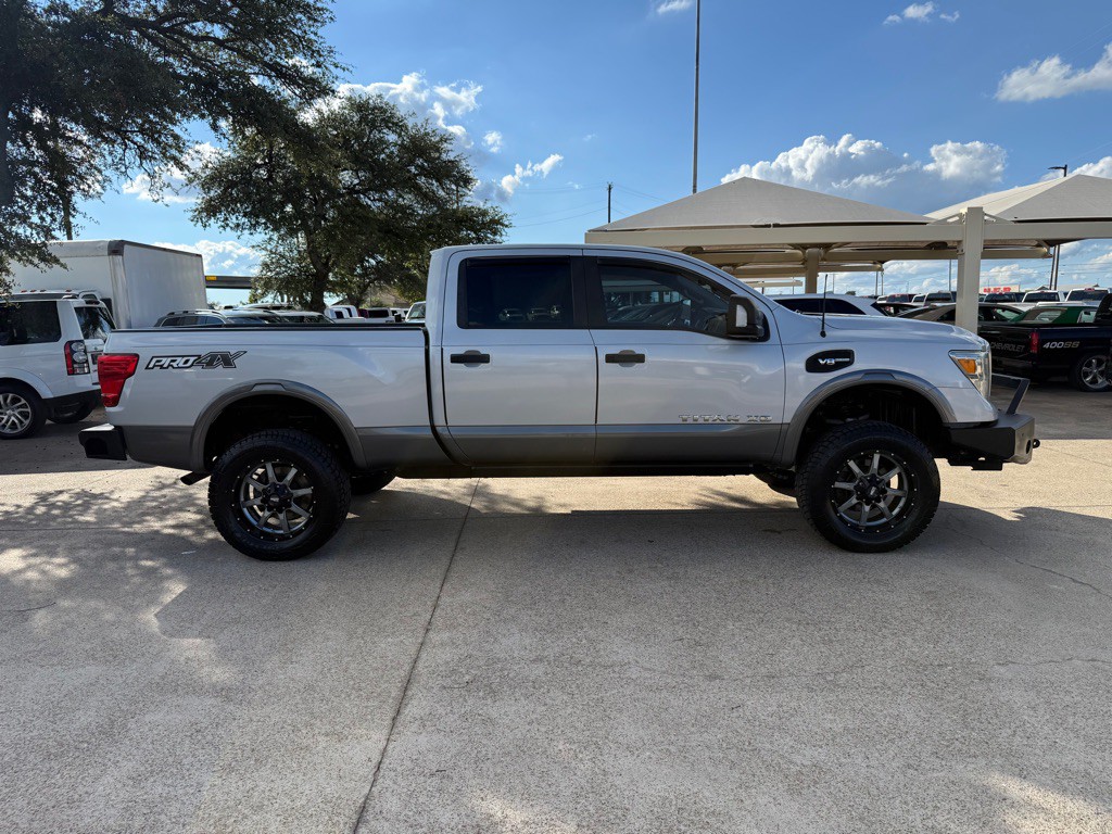 2016 Nissan Titan Image 7