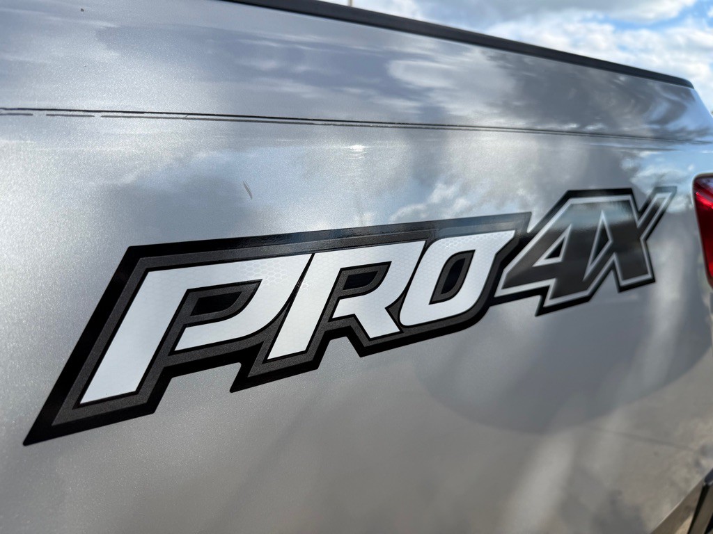 2016 Nissan Titan Image 8
