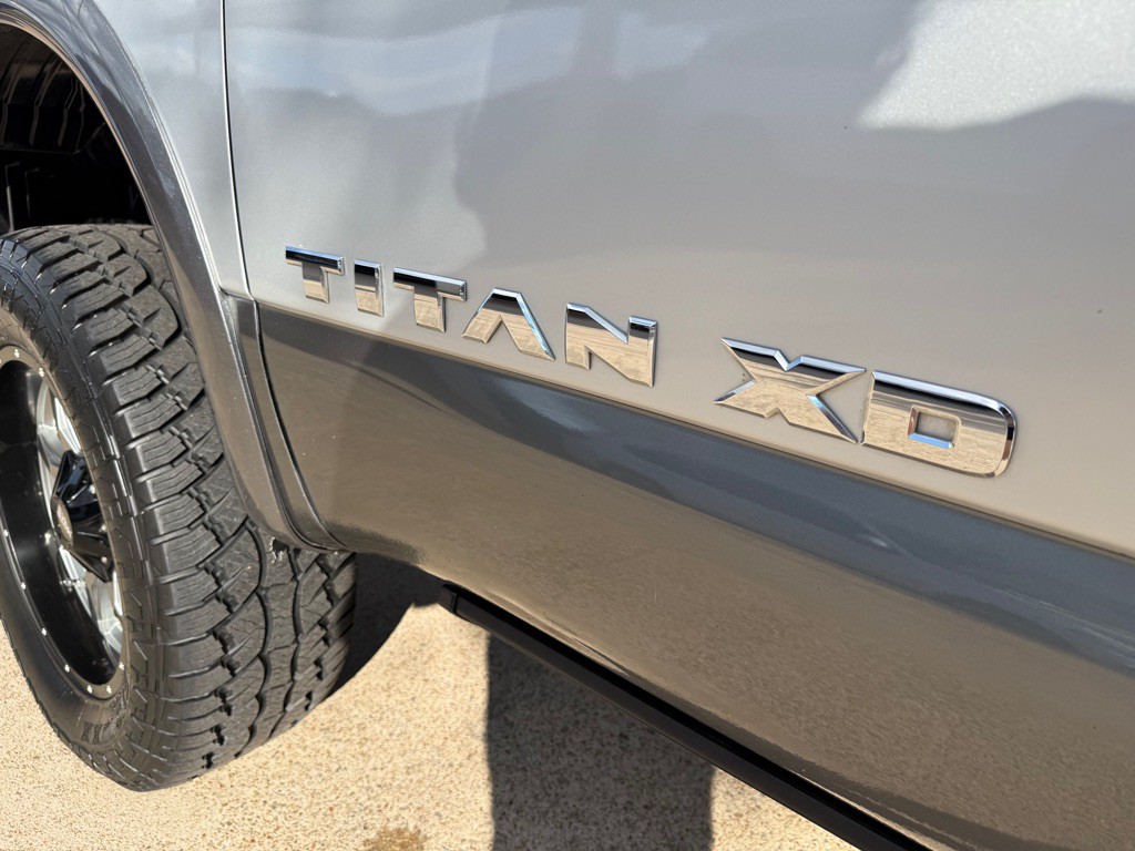 2016 Nissan Titan Image 9