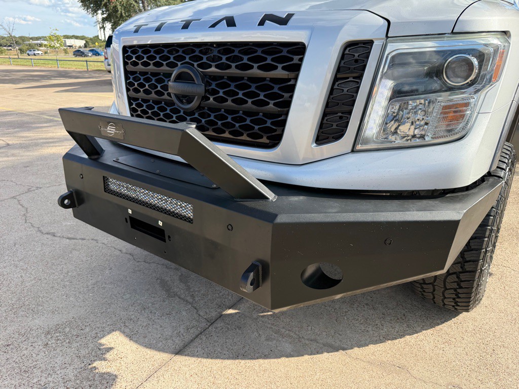 2016 Nissan Titan Image 10