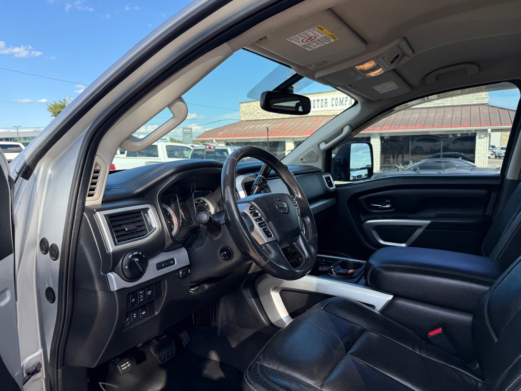 2016 Nissan Titan Image 12