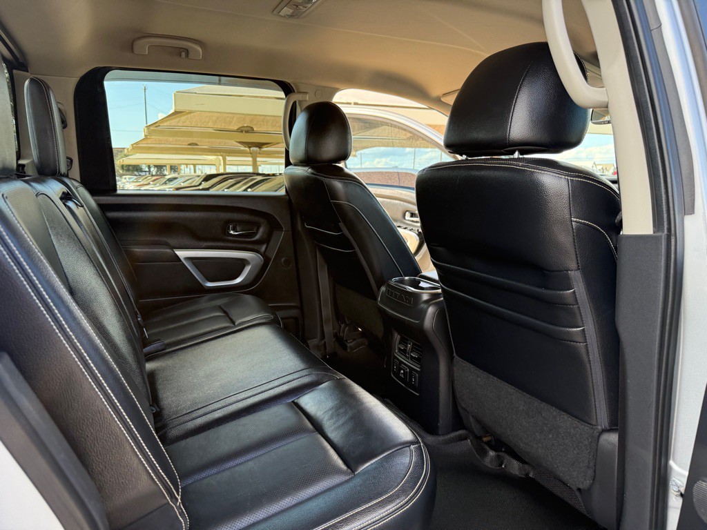 2016 Nissan Titan Image 15