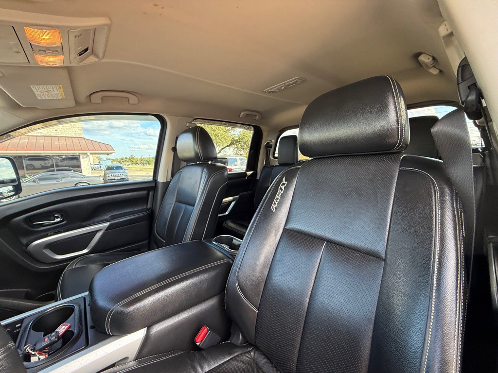 2016 Nissan Titan Image 16