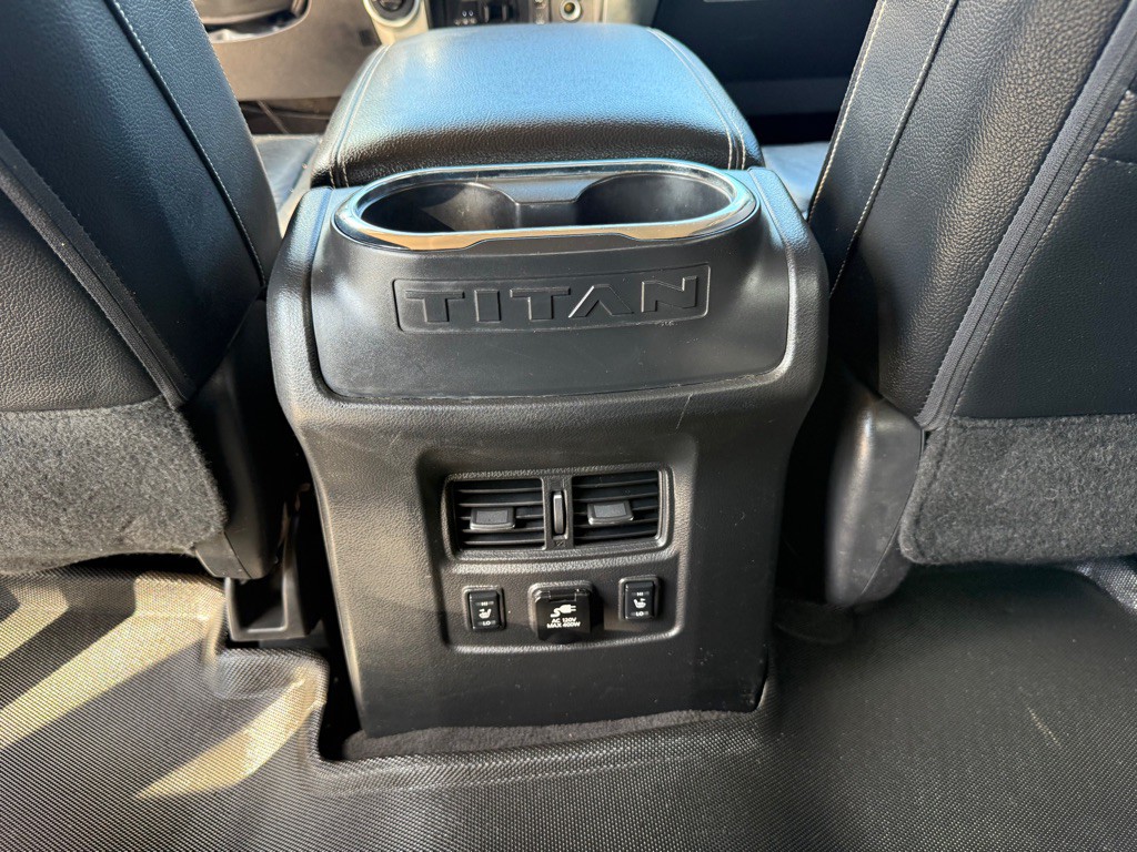 2016 Nissan Titan Image 17