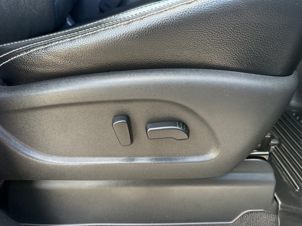 2016 Nissan Titan Image 19