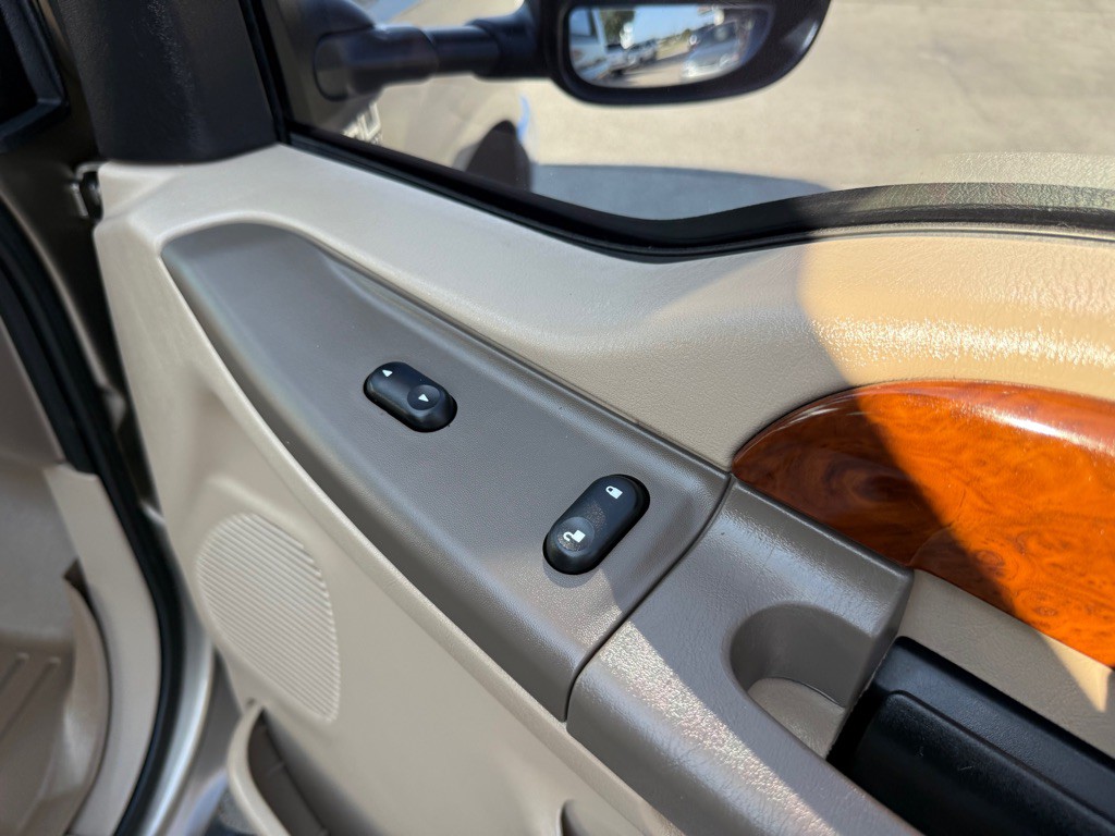 2002 Ford F-350 Image 28
