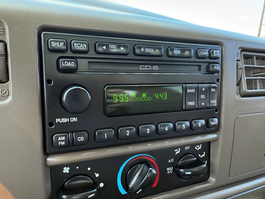 2002 Ford F-350 Image 33