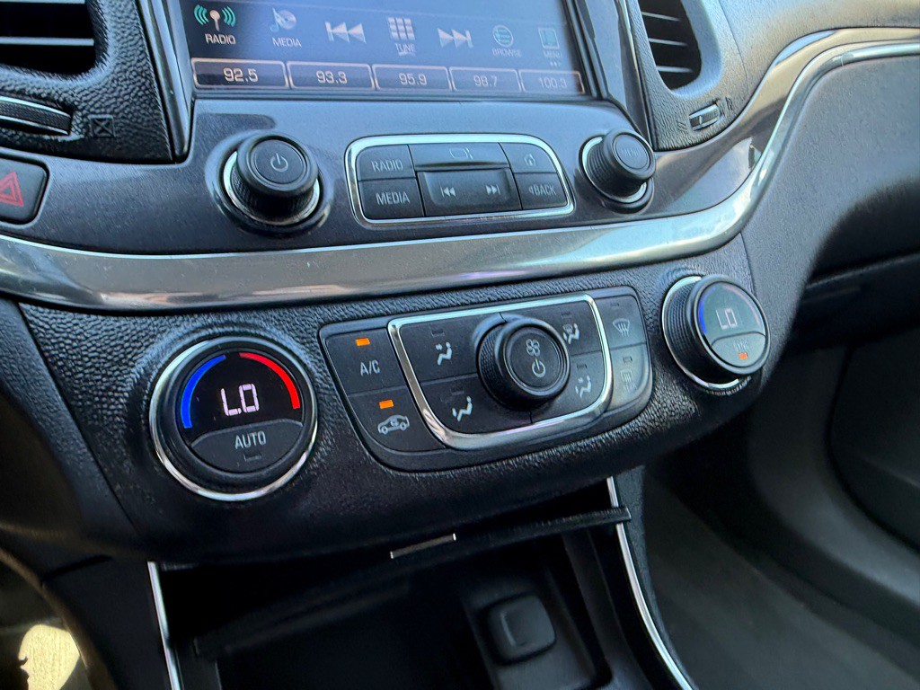 2017 Chevrolet Impala Image 30