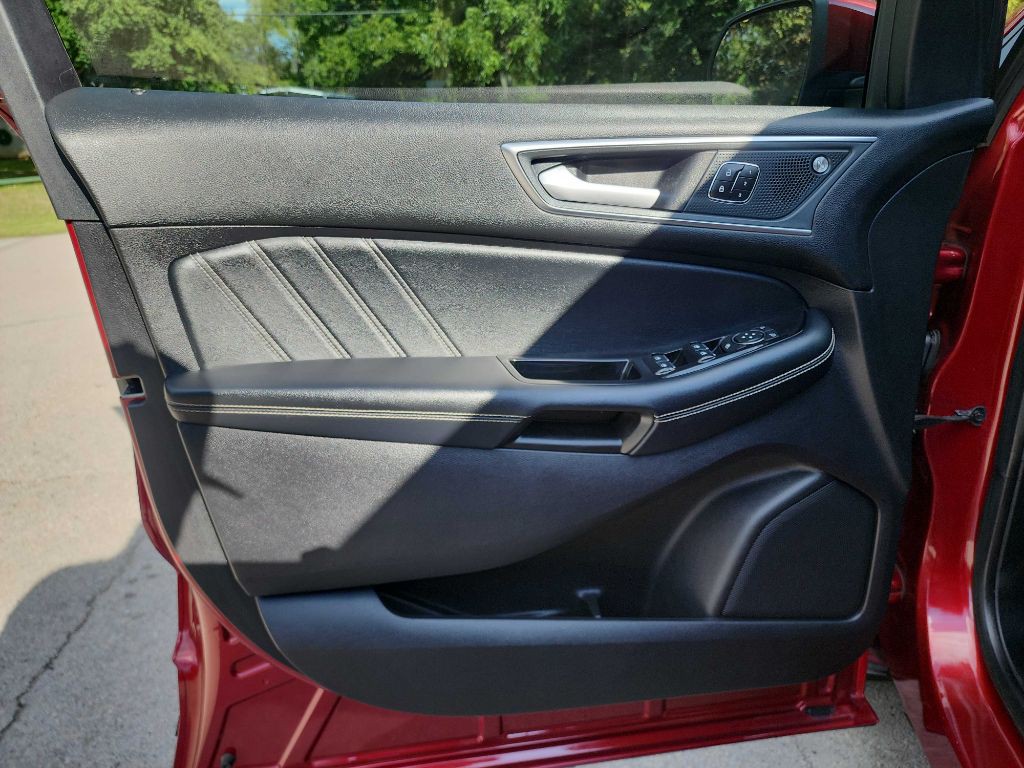 2019 Ford Edge Image 15