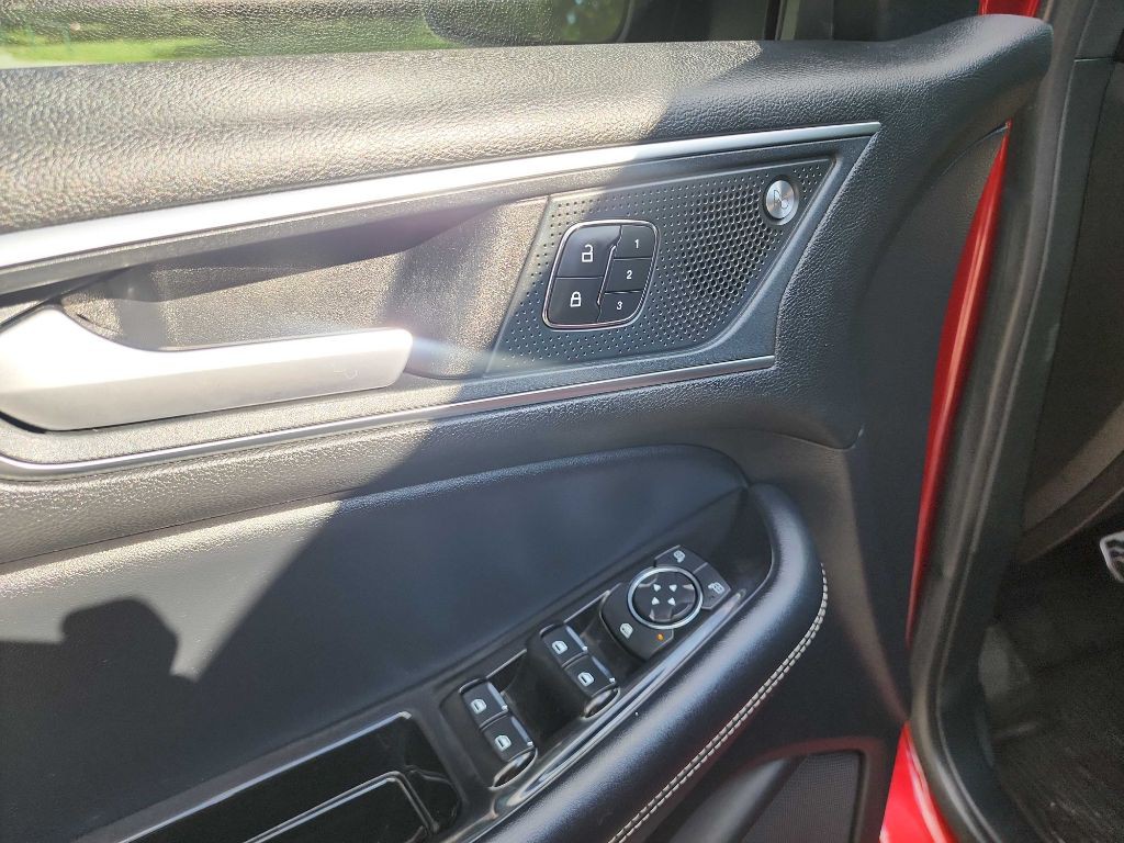2019 Ford Edge Image 16