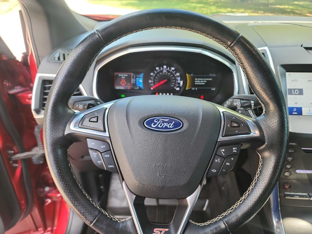 2019 Ford Edge Image 18