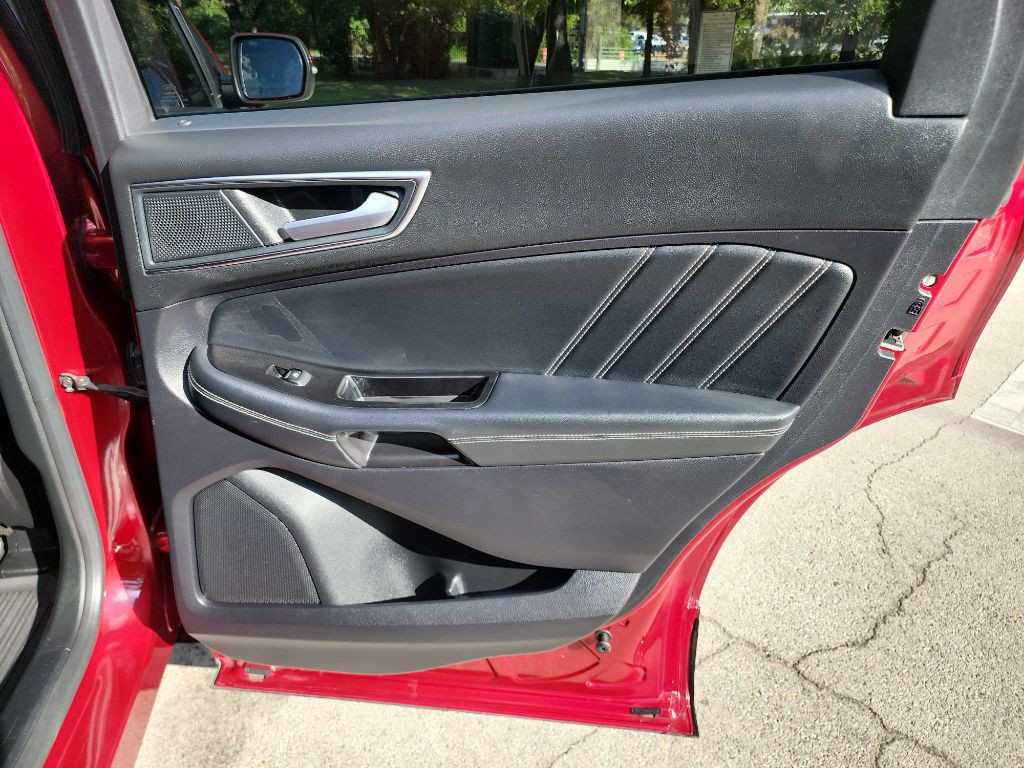 2019 Ford Edge Image 35
