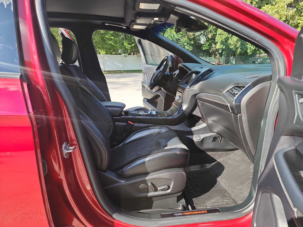 2019 Ford Edge Image 39