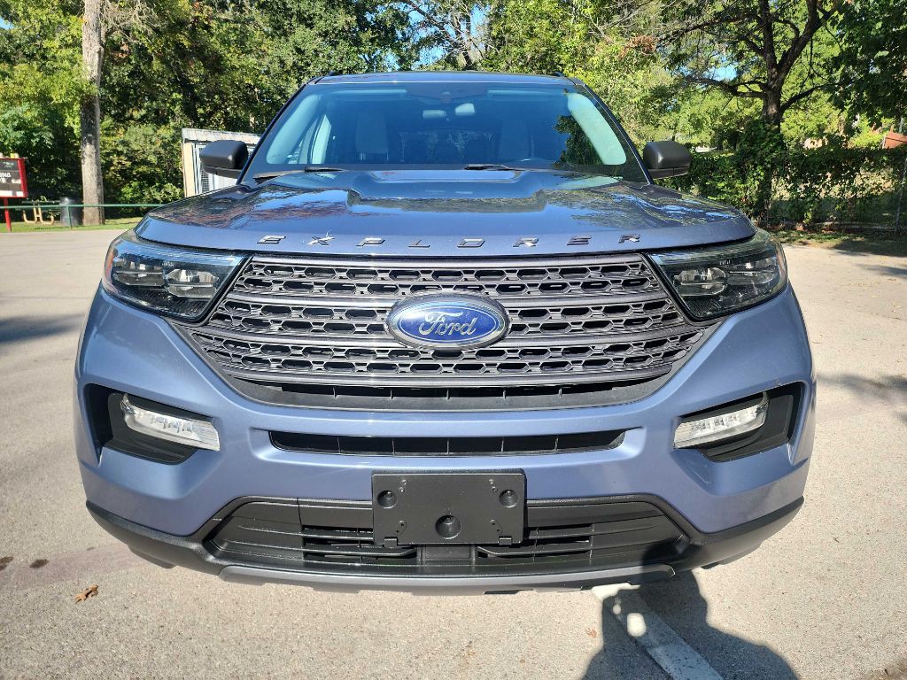 2021 Ford Explorer Image 2