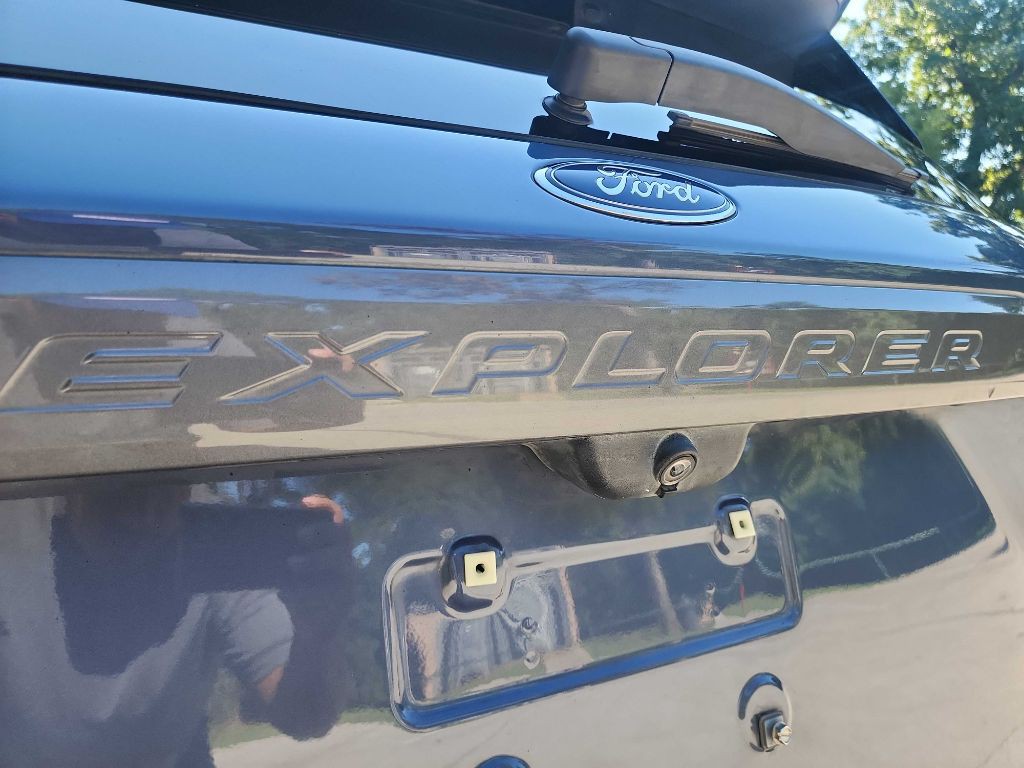 2021 Ford Explorer Image 8