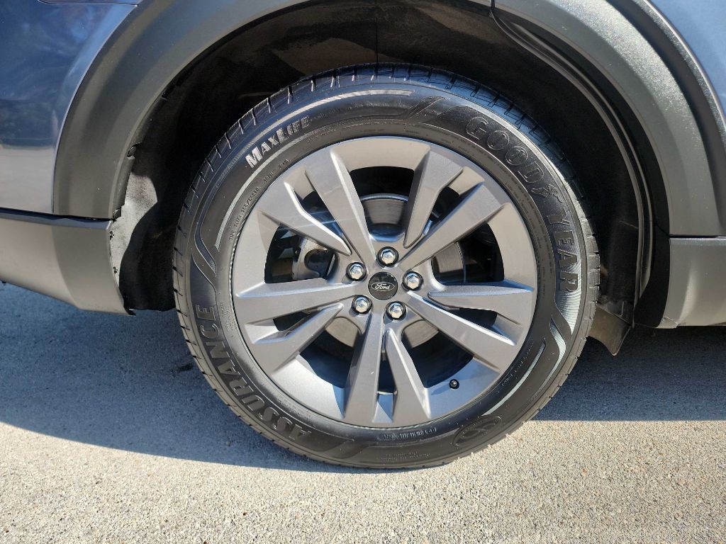 2021 Ford Explorer Image 9