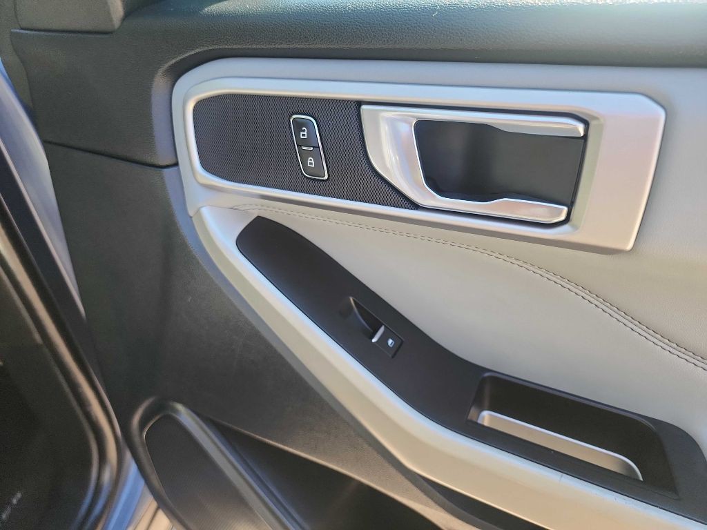 2021 Ford Explorer Image 38
