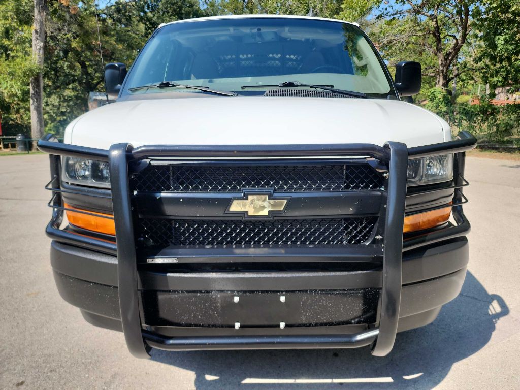 2018 Chevrolet Express Image 2