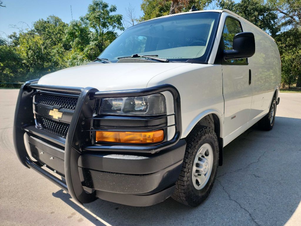 2018 Chevrolet Express Image 3