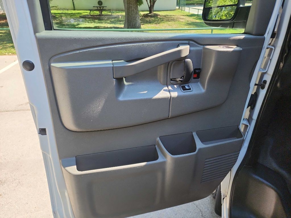 2018 Chevrolet Express Image 14