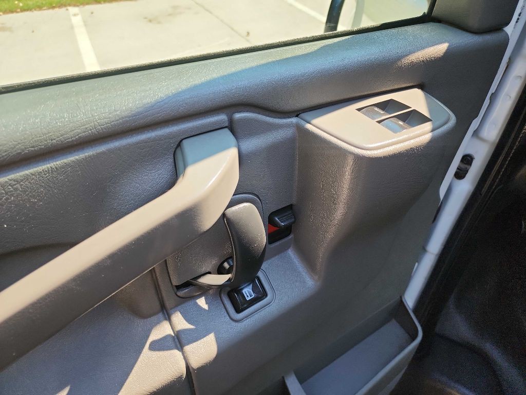 2018 Chevrolet Express Image 15
