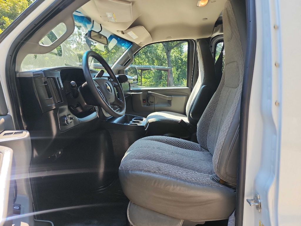 2018 Chevrolet Express Image 16