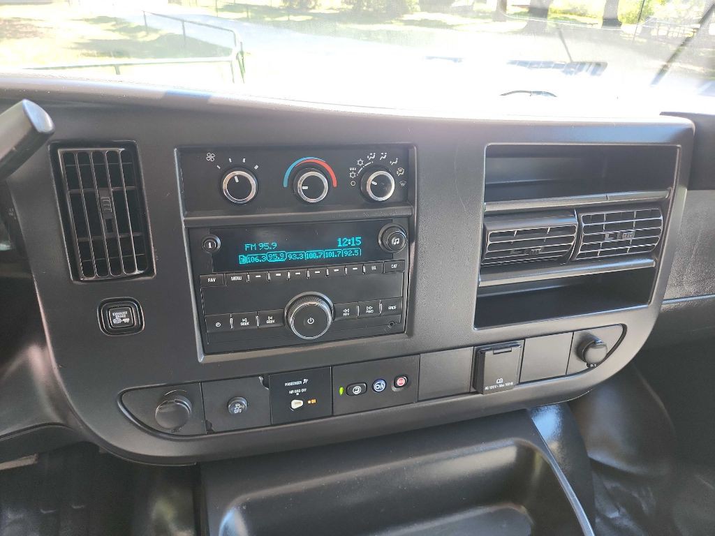 2018 Chevrolet Express Image 24