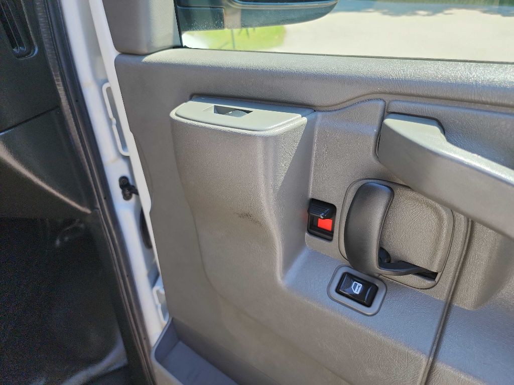 2018 Chevrolet Express Image 29