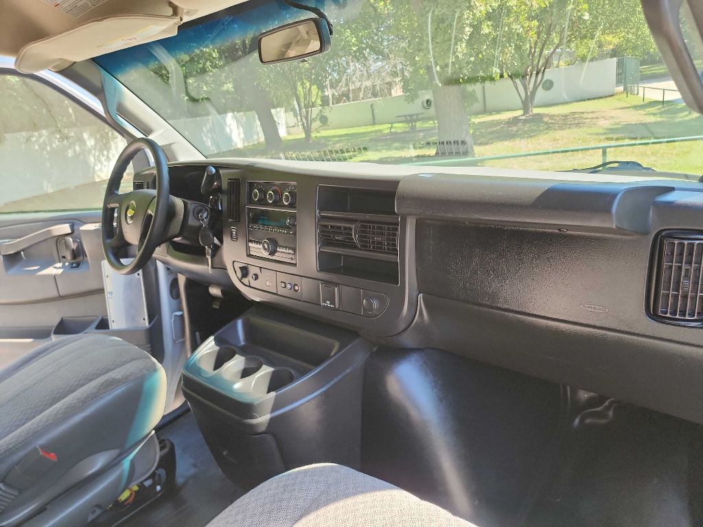 2018 Chevrolet Express Image 30