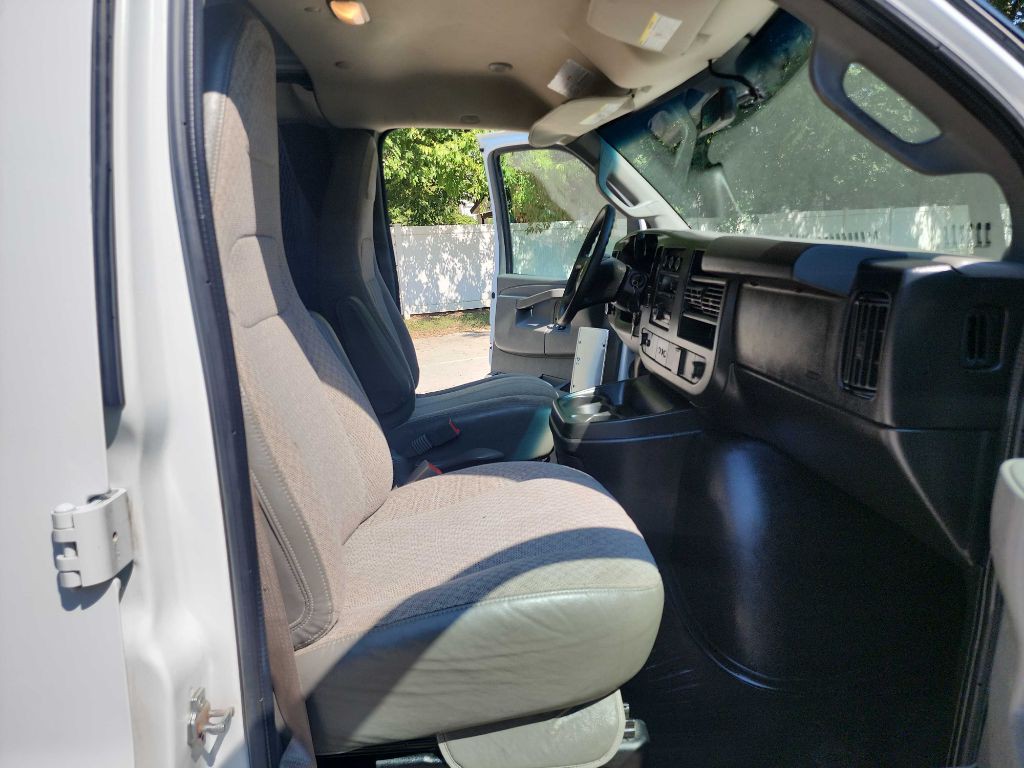 2018 Chevrolet Express Image 31