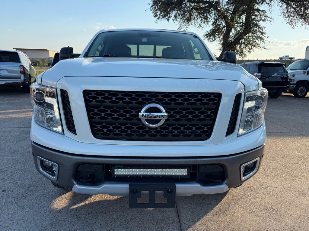 2017 Nissan Titan Image 2