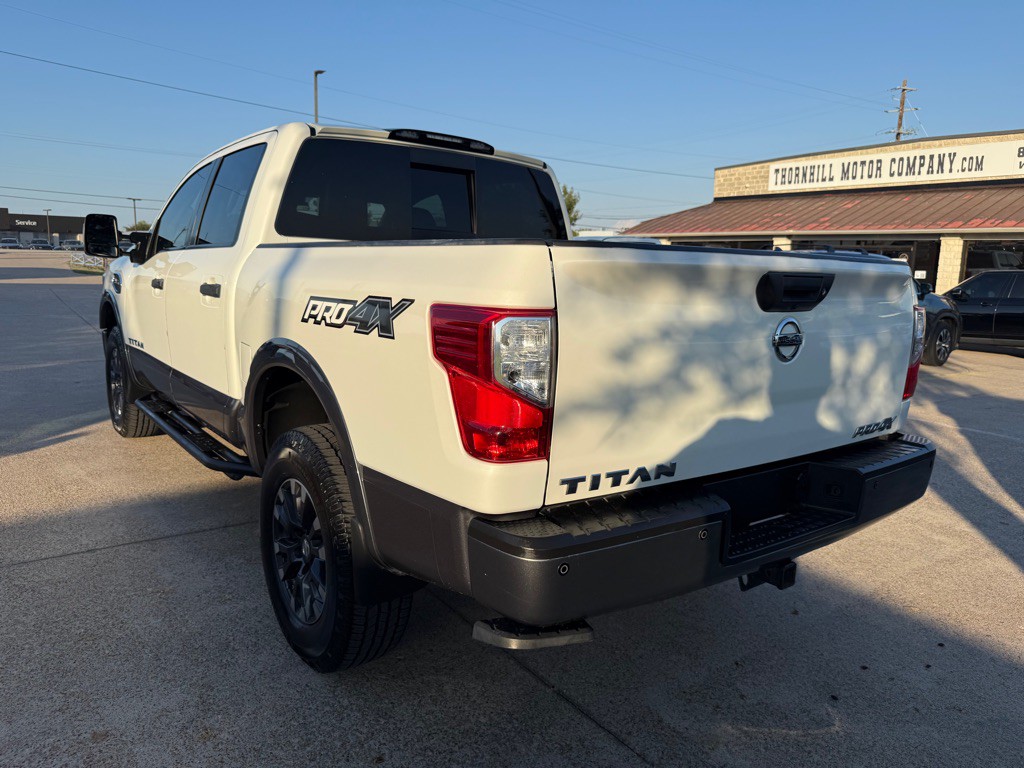 2017 Nissan Titan Image 5