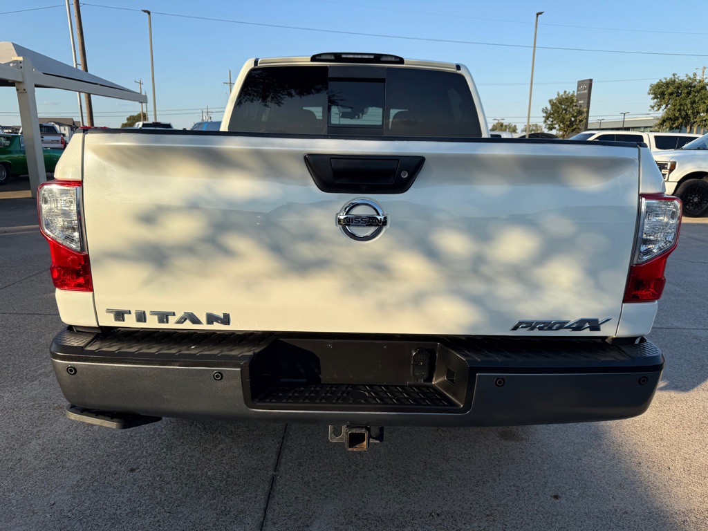 2017 Nissan Titan Image 6