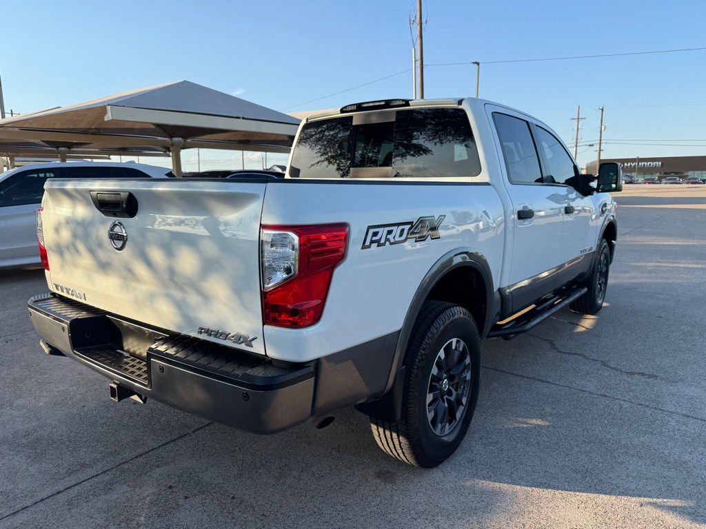 2017 Nissan Titan Image 7