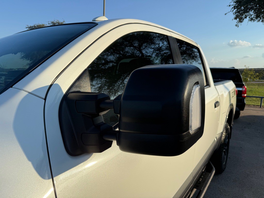 2017 Nissan Titan Image 12