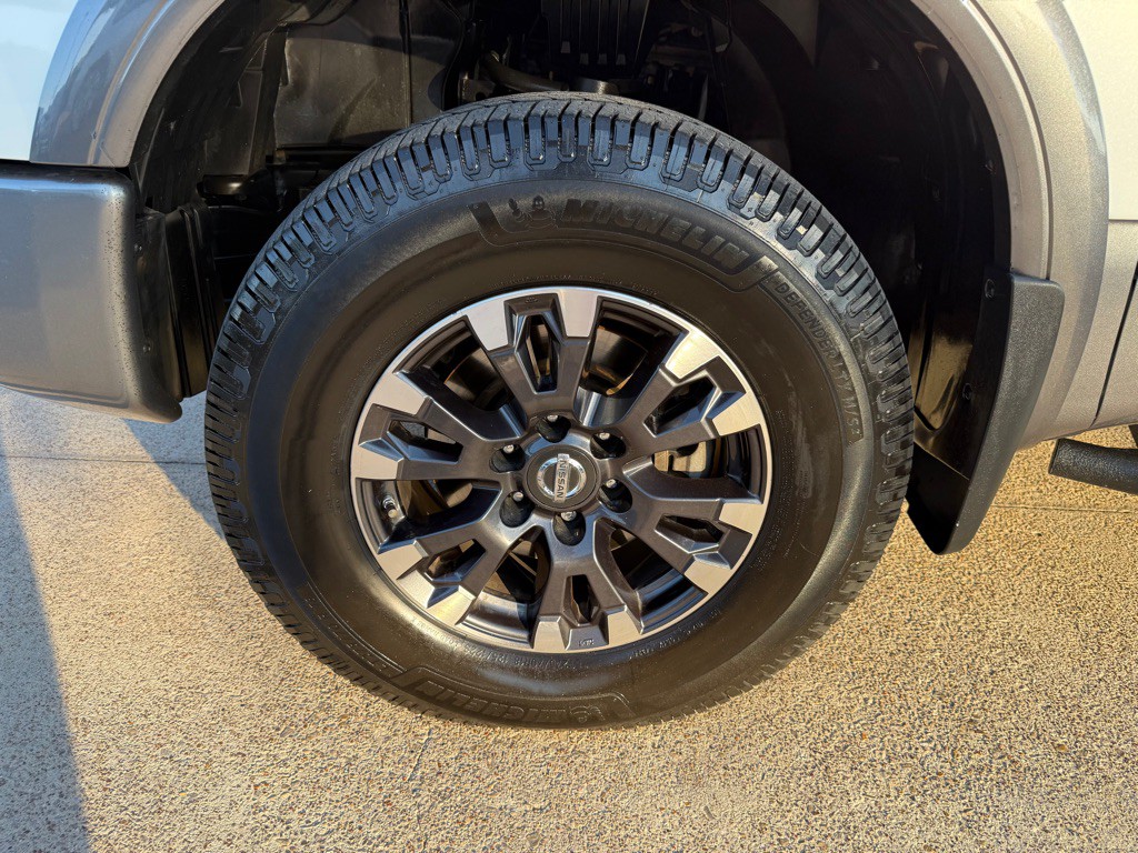 2017 Nissan Titan Image 14
