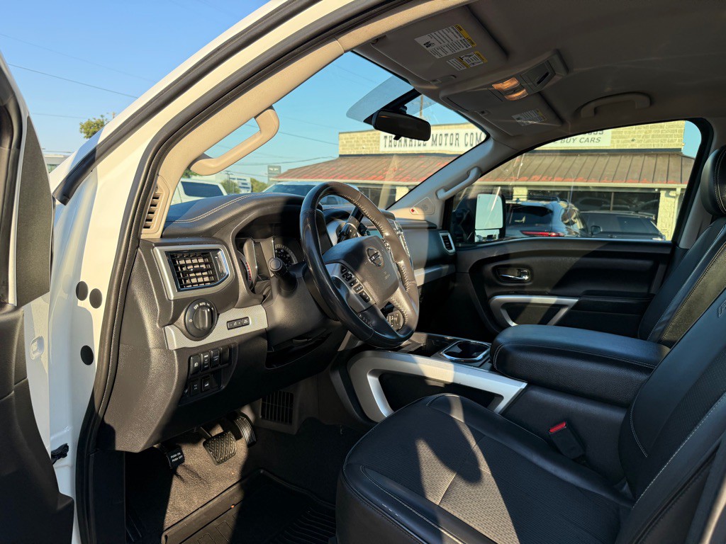2017 Nissan Titan Image 15