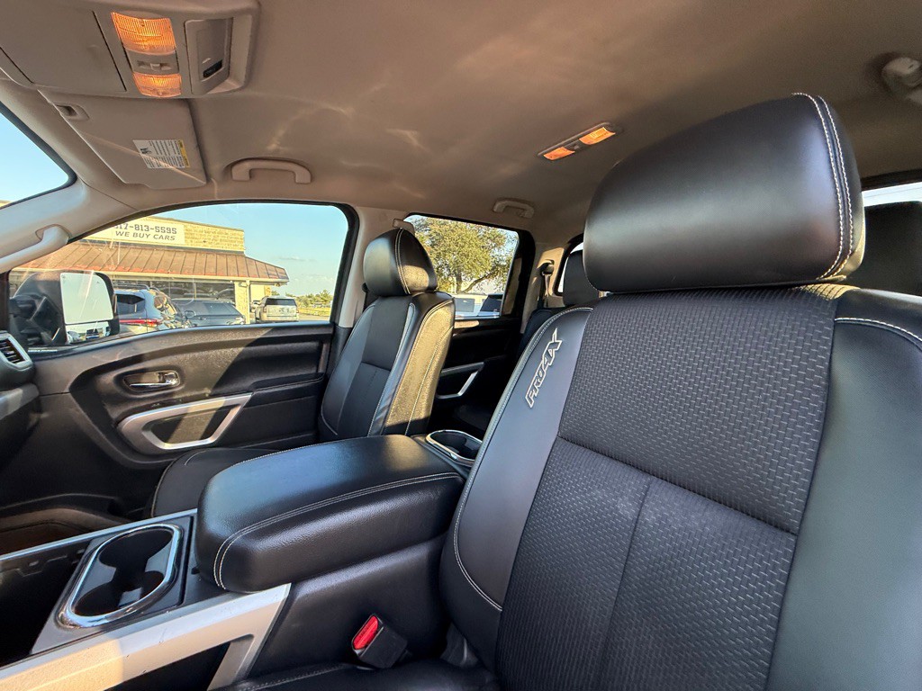 2017 Nissan Titan Image 16