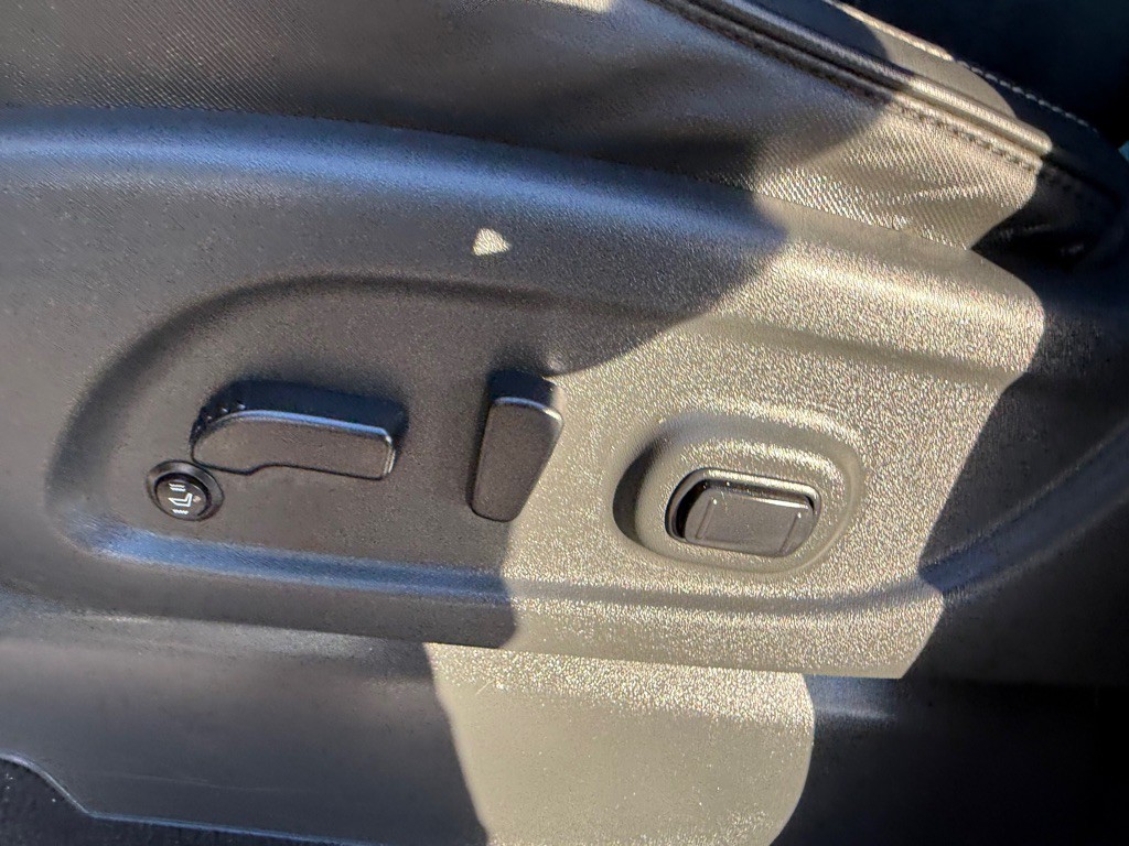 2017 Nissan Titan Image 17
