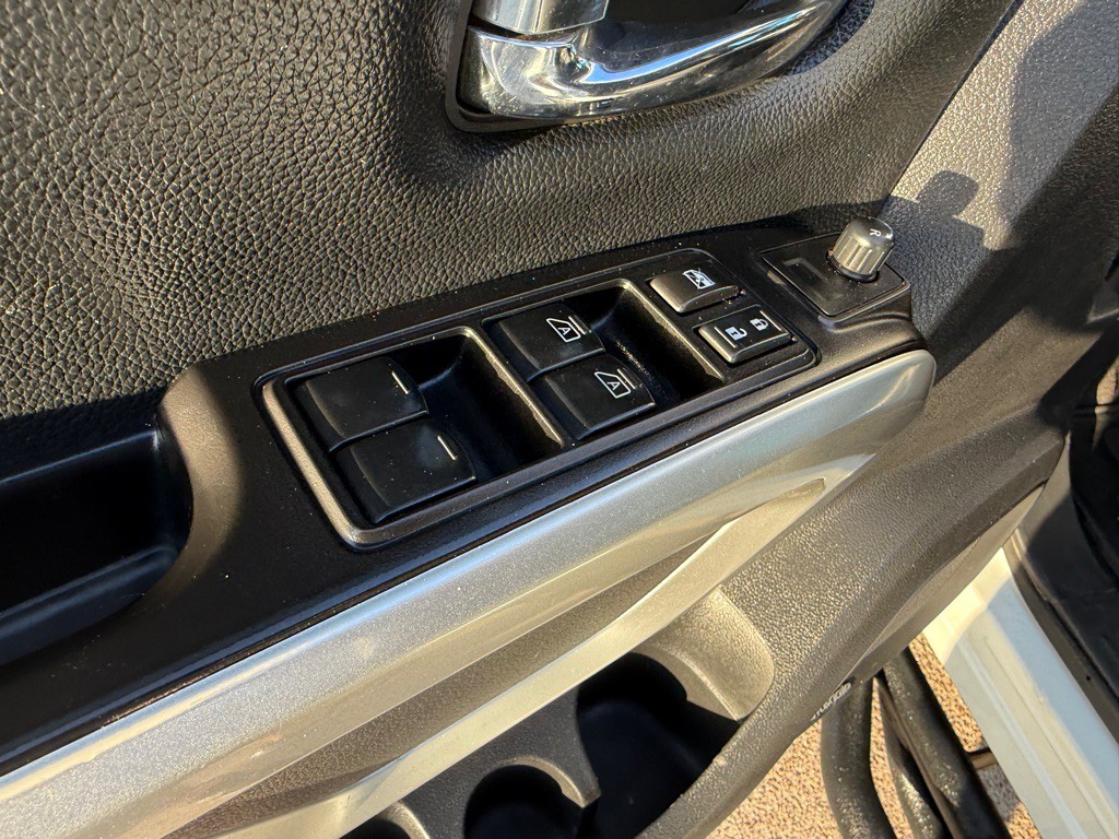 2017 Nissan Titan Image 18