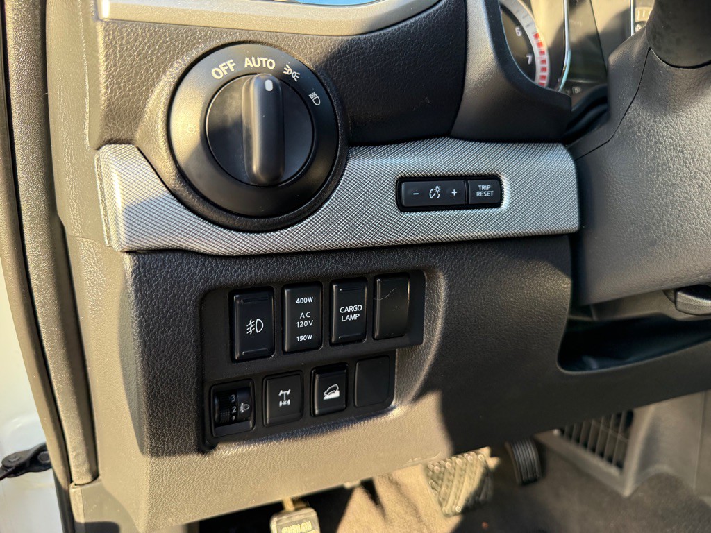 2017 Nissan Titan Image 19
