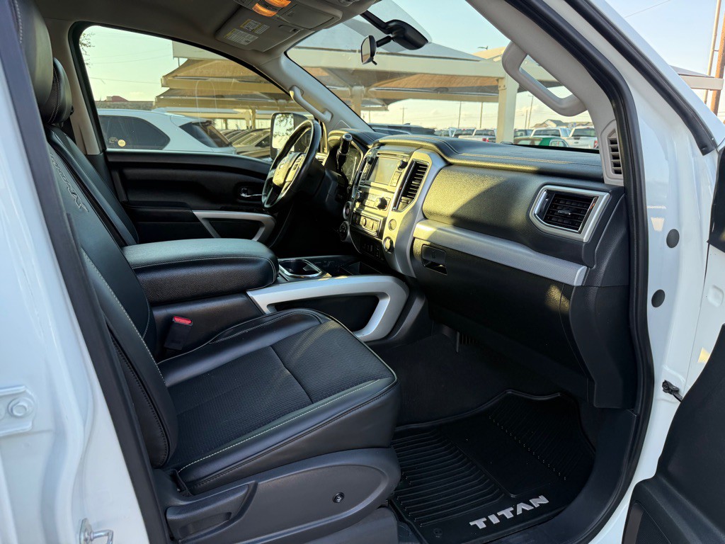 2017 Nissan Titan Image 20