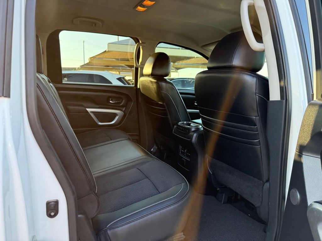 2017 Nissan Titan Image 21