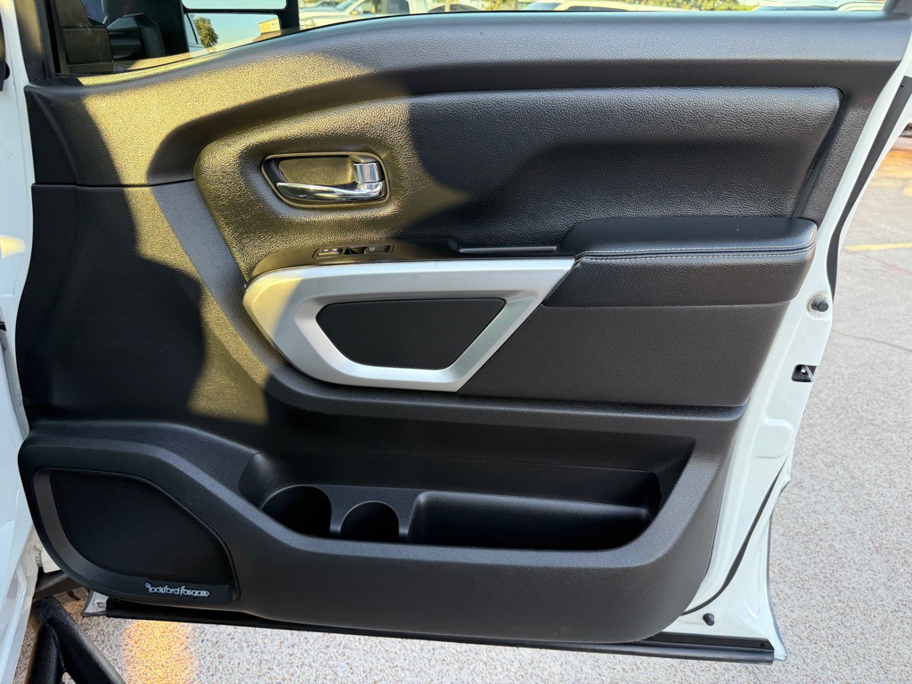 2017 Nissan Titan Image 22