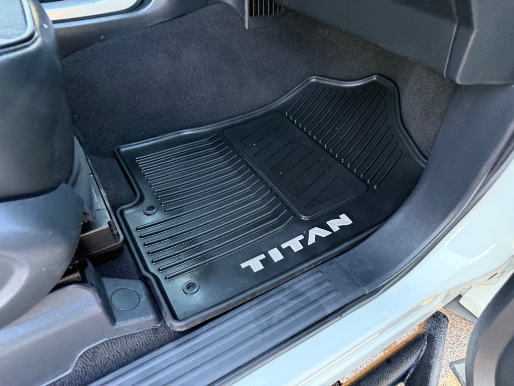 2017 Nissan Titan Image 23