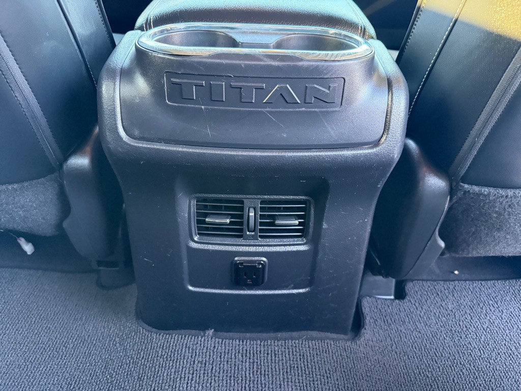 2017 Nissan Titan Image 25
