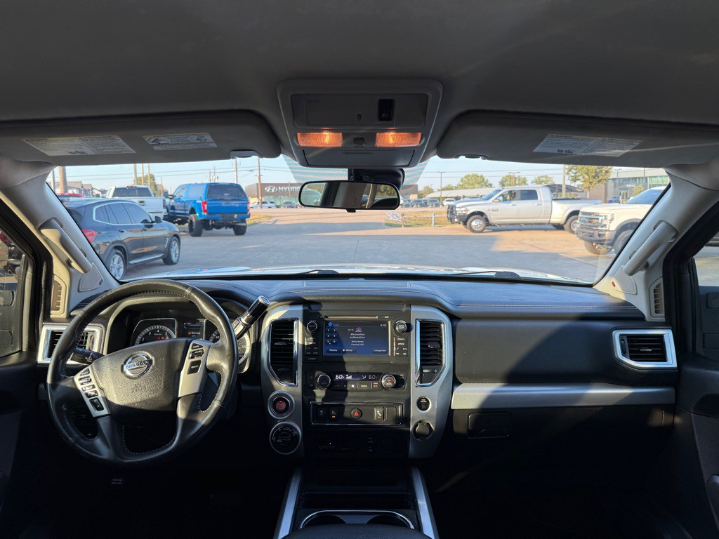 2017 Nissan Titan Image 26